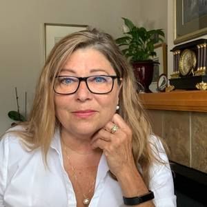 Meet your Posher, Becky